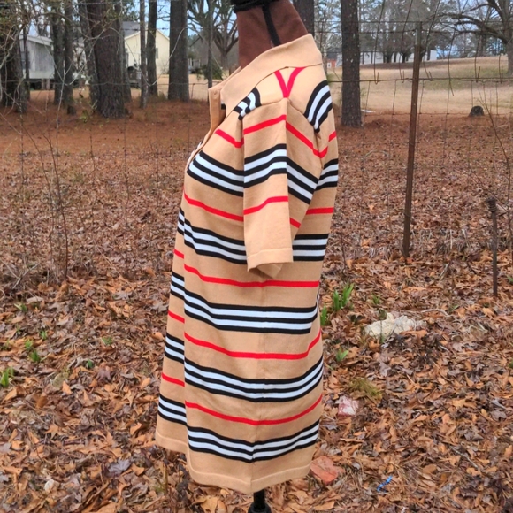 Faux-Burberry Print Tan/Black/Red Open Collar ¼-Button Short Sleeve Sweater No T - Picture 5 of 10